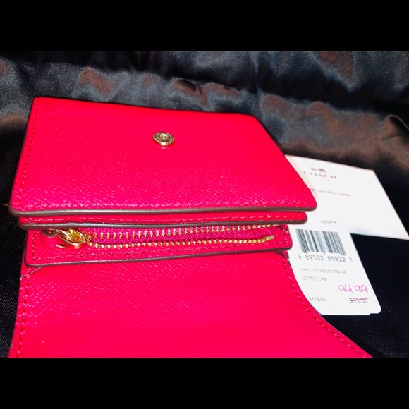 NWT! Bifold wallet - Picture 3 of 3